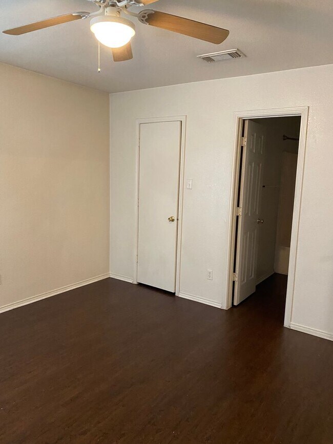 Foto del edificio - 5420 Creekridge A