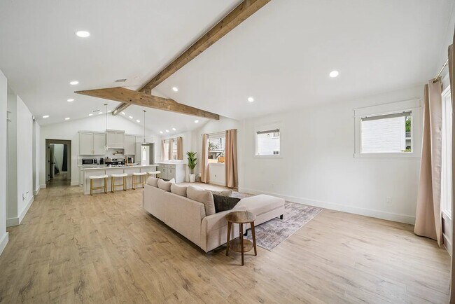 Foto del edificio - 310 N Rosedale Ave