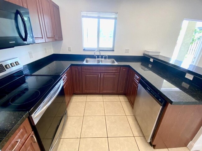 Photo - 820 NW 2nd Ave Townhome