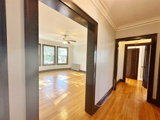 Foto del edificio - 4859 N Kenneth Ave