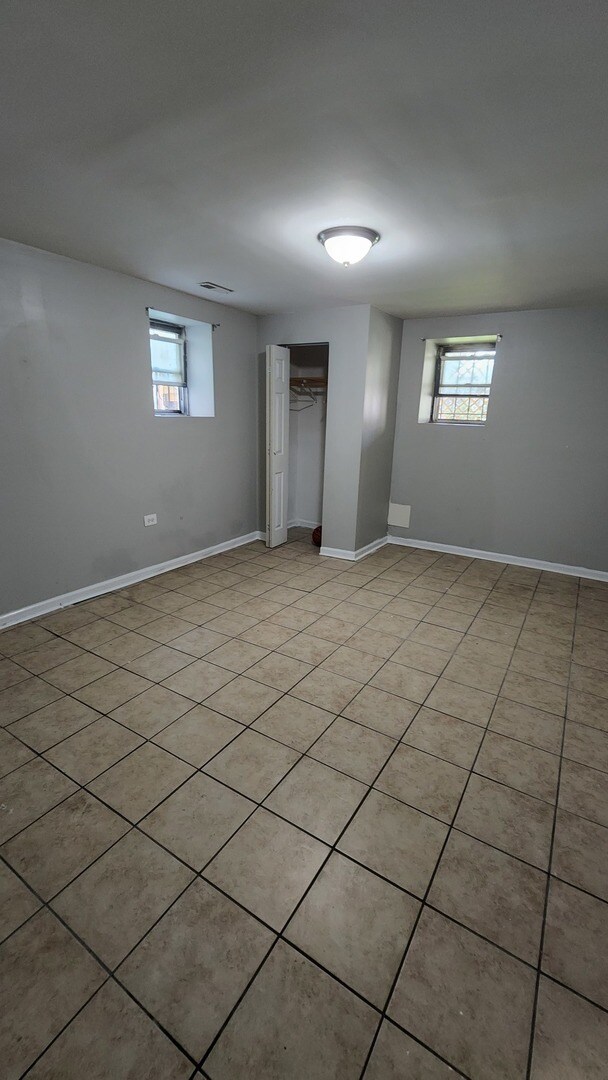 Foto del edificio - 516 W Englewood Ave