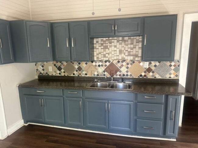 Building Photo - 319 Old Orchard St, Excelsior Springs, MO ...