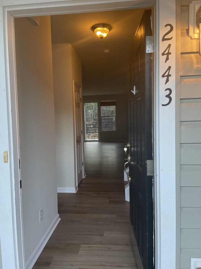 Foto del edificio - 2443 N Berkshire Rd