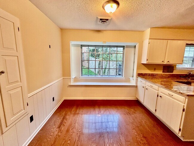 Foto del edificio - Newly Renovated 4 Bedroom 2.5 Bath | Germa...