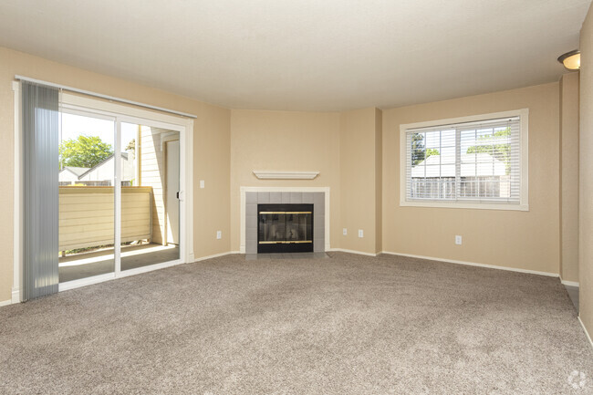 Living area - Crown Ridge Apartments