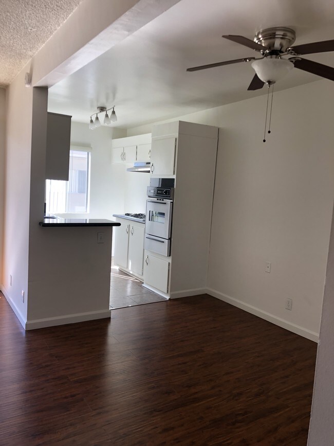 Building Photo - Shamrock Apartments