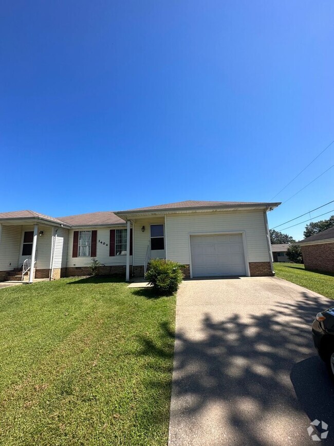 Building Photo - 1404 Valleywood Dr