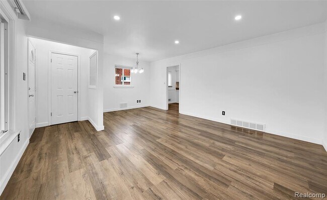 Foto del edificio - 5061 Buchanan Ave