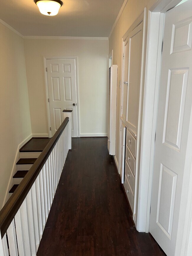 Building Photo - 1266 N Poinsettia Pl
