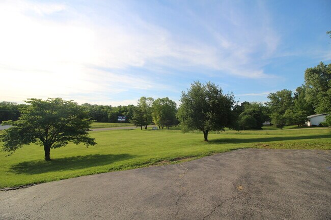 Foto del edificio - 1458 N Bluff Rd