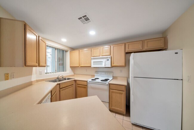Building Photo - DEPOSIT FREE PROGRAM!! 2 bed/2 bath PV Con...