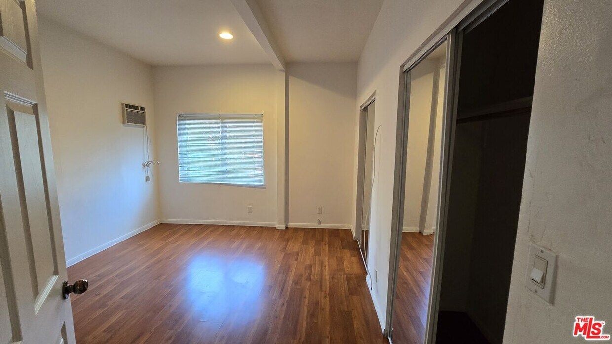 Foto del edificio - 2773 W 8th St