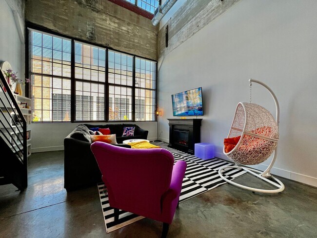 Building Photo - ?Kings Island Loft w/ Brewery, River, Bike...