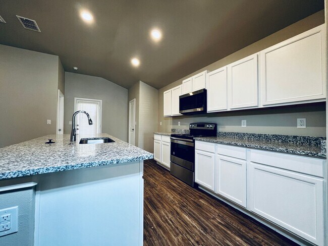 Foto del edificio - Beautiful 3-Bedroom Home in North Lubbock