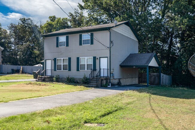 Building Photo - 817 Oak Leaf Dr
