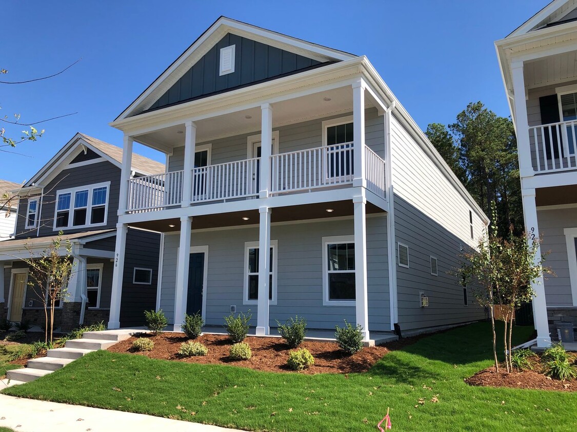 Primary Photo - Modern 5 Bed | 3 Bath House in Cary