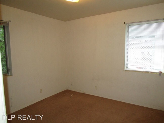 Building Photo - 299 Roosevelt Dr