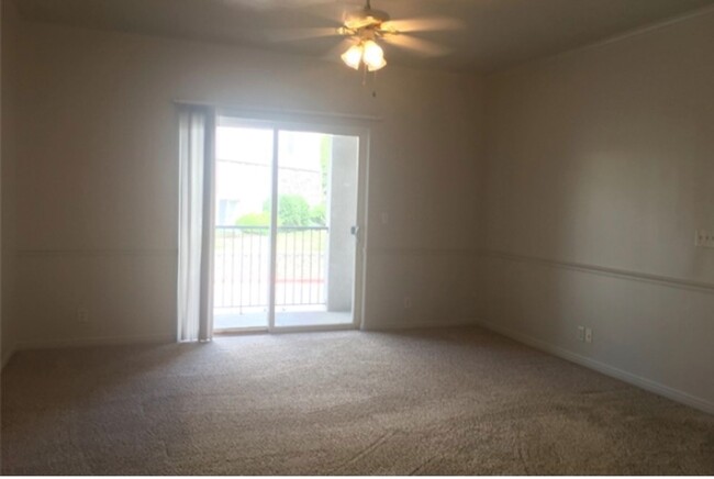 Building Photo - Large 3 bedroom Condo- Internet & Cable In...