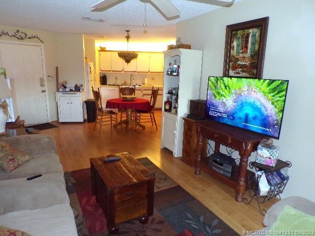 Foto del edificio - 2055 NE Collins Cir