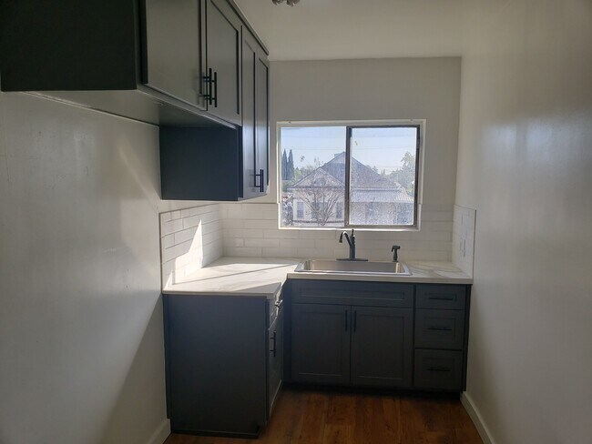 Foto del edificio - 1451 E 21st St