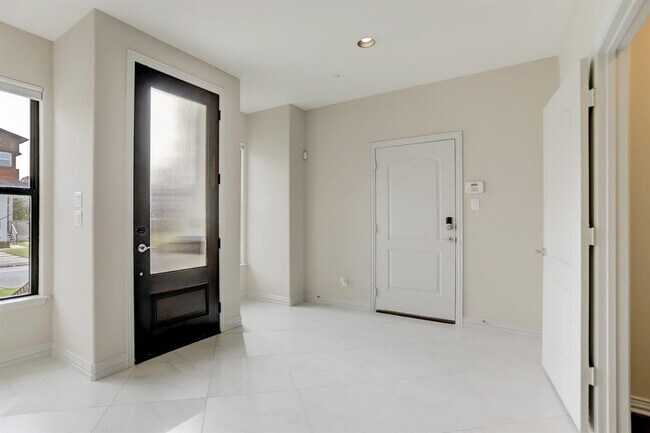 Foto del edificio - 4532 Larch Ln