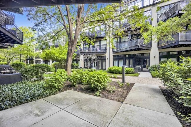 Building Photo - 1070 W 15th St