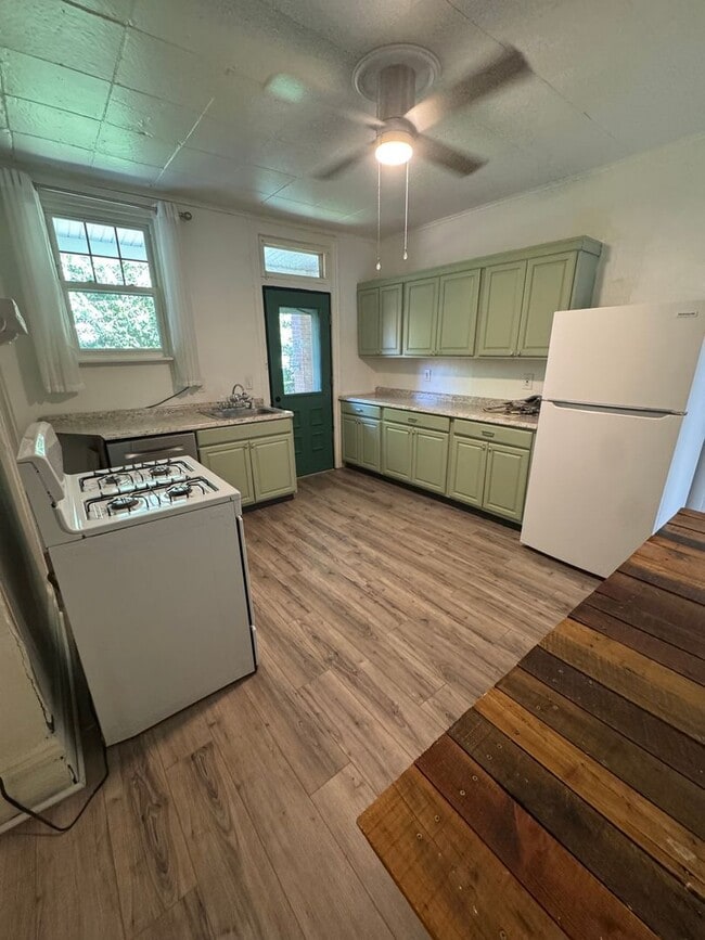 Building Photo - Spacious 3 bedroom, 2 bath home in Sharpsburg