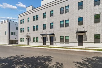 Building Photo - 1218 E Kay St