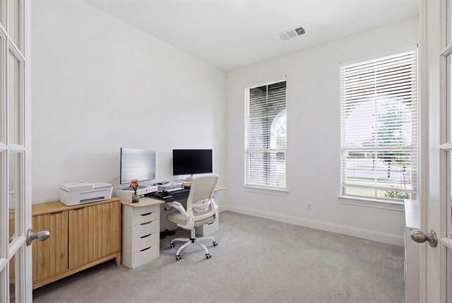 Building Photo - 2602 Delta Dr