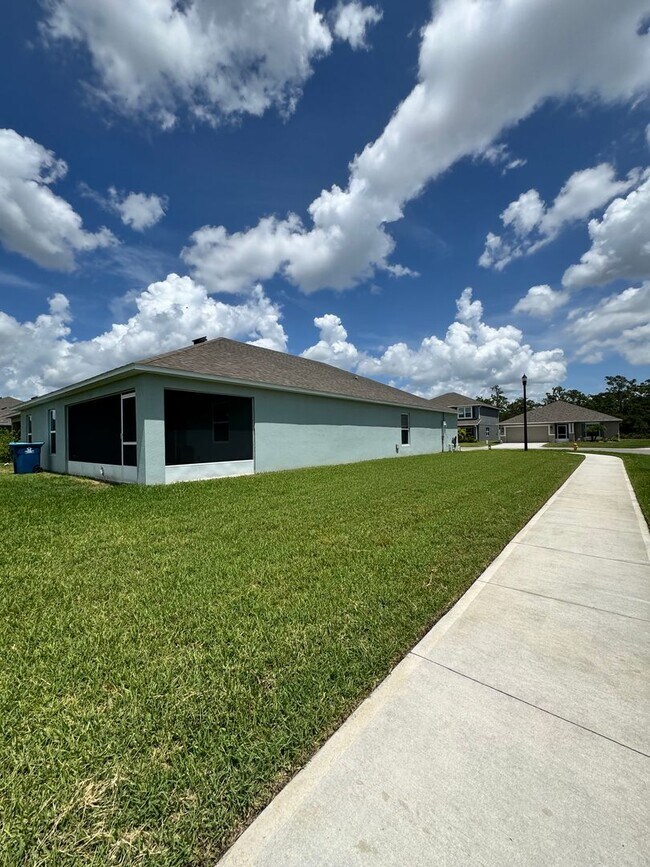 Foto del edificio - Beautiful 4-Bed, 2-Bath Home in a Prime Location!