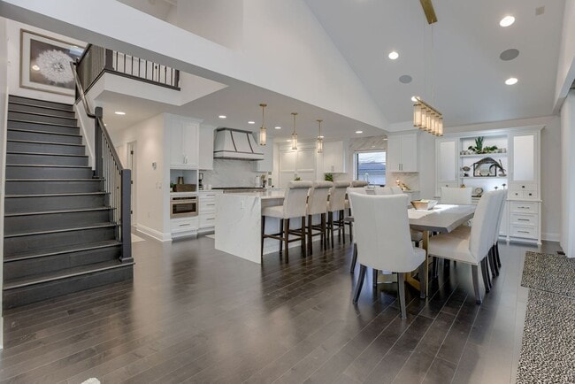 Building Photo - Fully Furnished 5-Bedroom with High-End Fi...