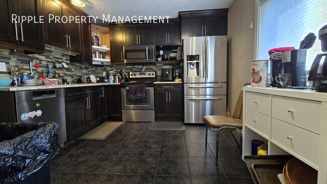 Photo du bâtiment - Modern 3 Beds, 2.5 Baths Single- Family | ...