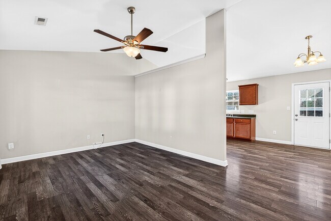 Building Photo - 130 Woodbury Farm Dr