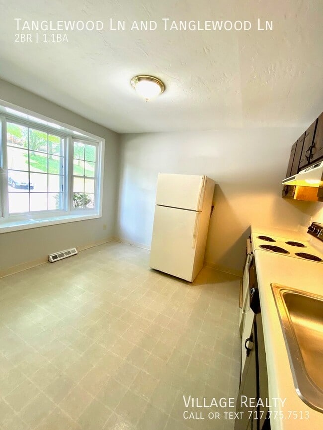 Building Photo - 442 Tanglewood Ln