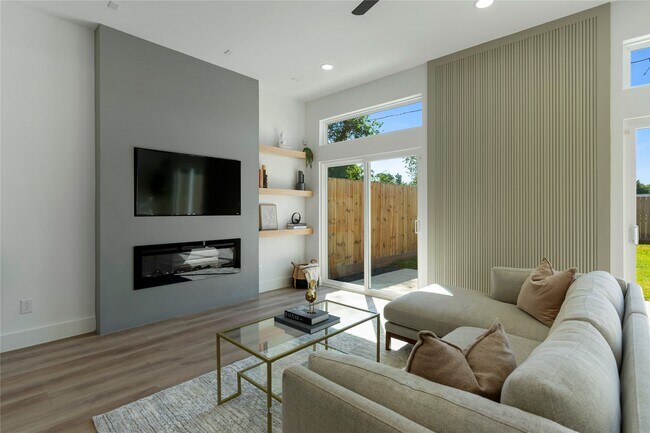 Building Photo - 3115 Armada Dr