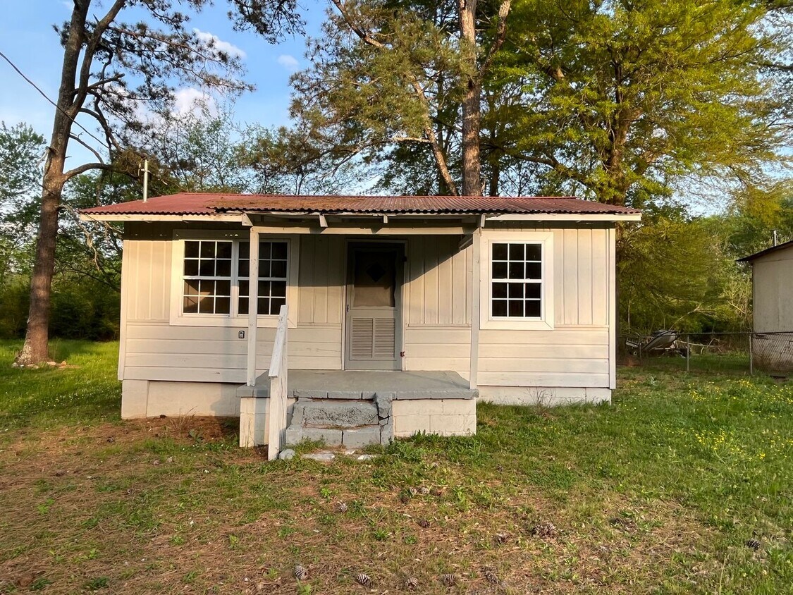 Primary Photo - 2 Bedrooms, 1 Bathroom - Home in Plainville!