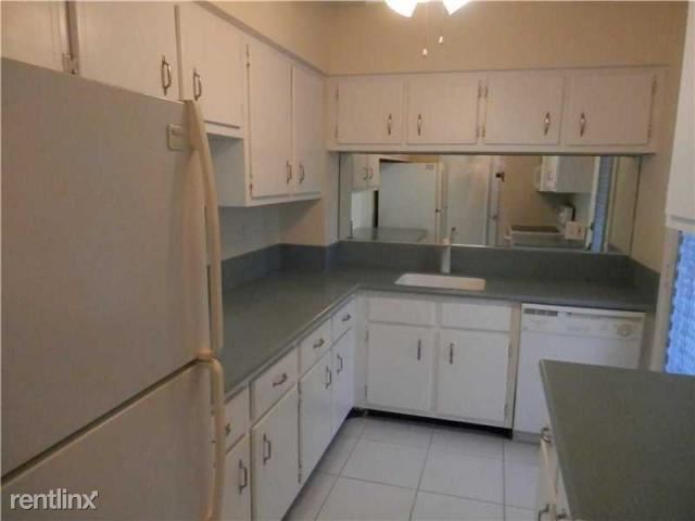 Building Photo - 2760 Banyan Rd