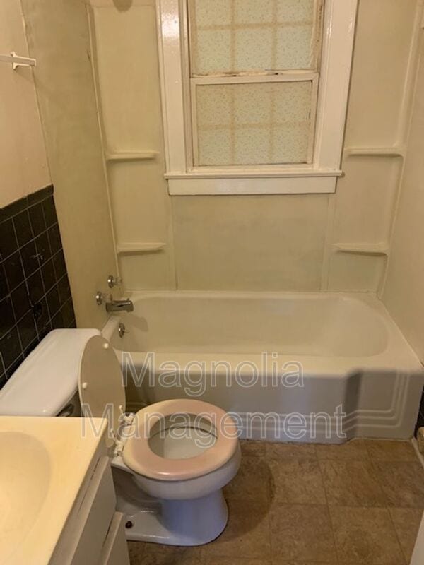 Building Photo - 110 S Clark St