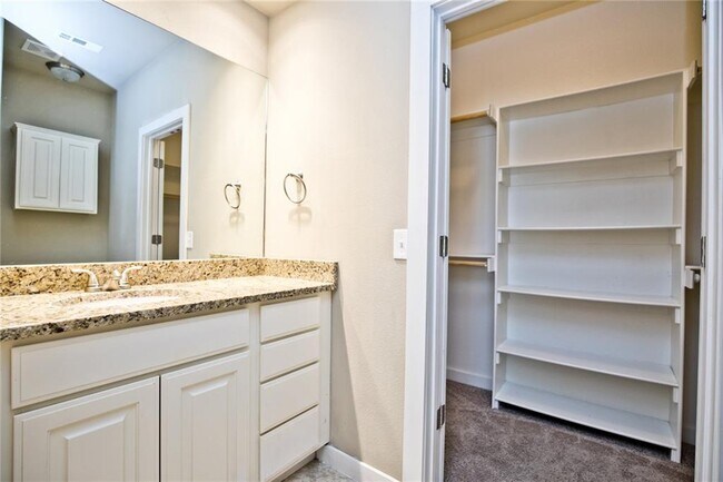 Foto del edificio - 2304 SW Juniper Ave