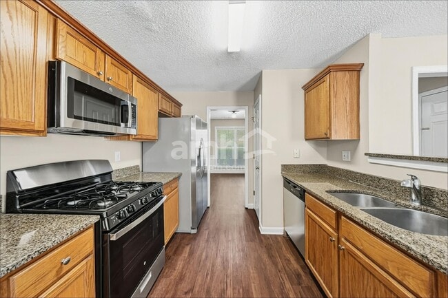 Building Photo - 3450 Ridgefair Dr