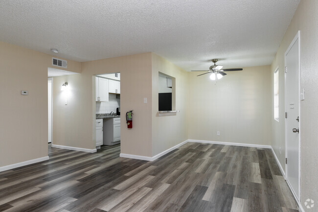 2BR, 1BA - 900SF - Tia Maria