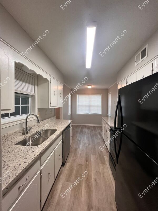 Building Photo - 755 Charter Oak Dr