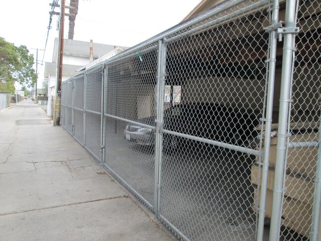 Building Photo - 321 W 1st St