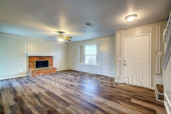 Foto del edificio - 2003 Hackberry Cir