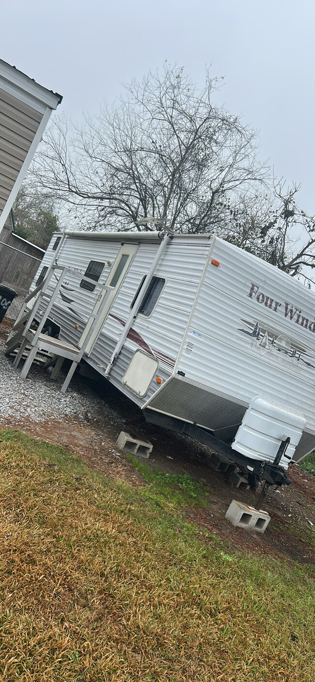 Building Photo - 1905 Suzi Dr