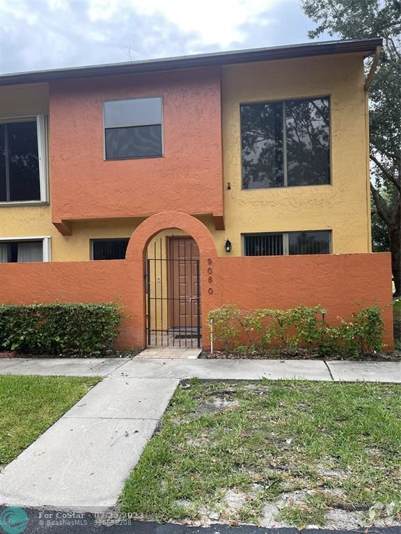 Sunblest Townhomes Apartments for Rent with Hardwood Floors Sunrise