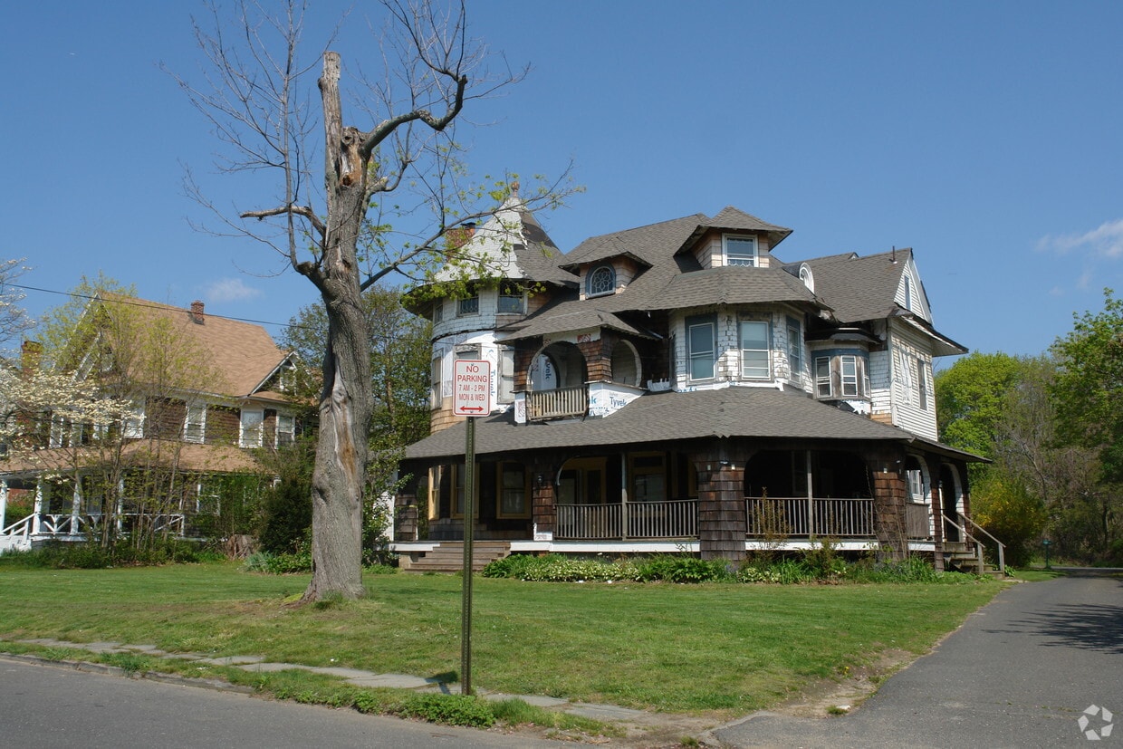 Building Photo - 133 Morris Ave