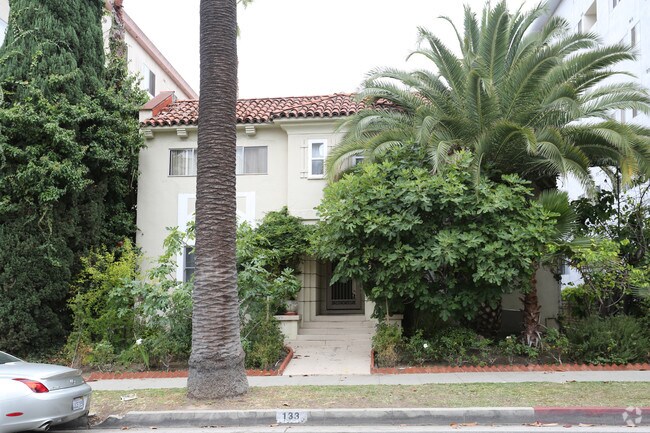 Foto del edificio - 133 S Palm Dr