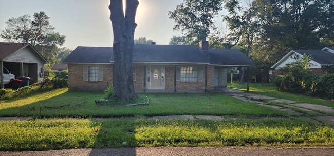 Photo - 740 N 18th St House