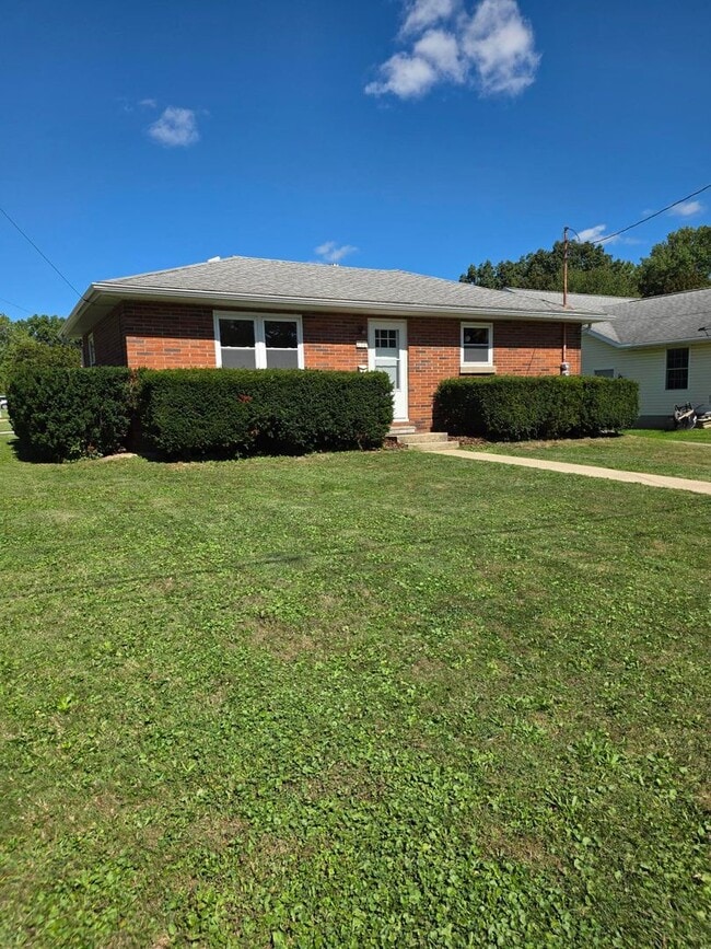 Building Photo - 947 S Heltman Ave